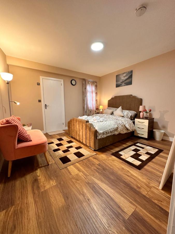 Canary Wharf Single Double And En-Suite Rooms London Exterior photo