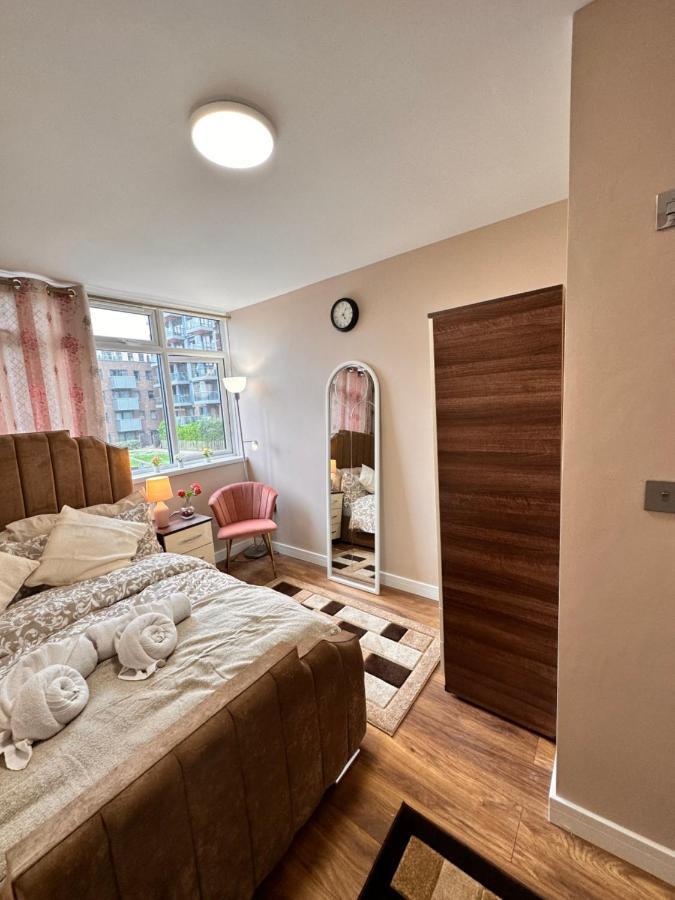 Canary Wharf Single Double And En-Suite Rooms London Exterior photo