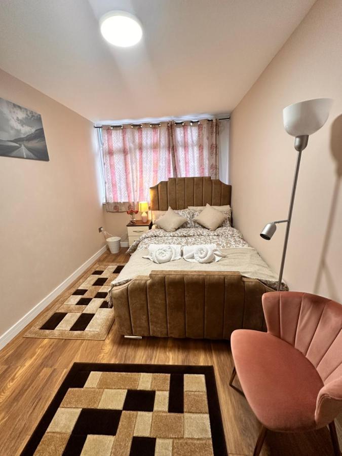 Canary Wharf Single Double And En-Suite Rooms London Exterior photo