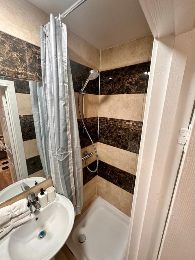 Canary Wharf Single Double And En-Suite Rooms London Exterior photo