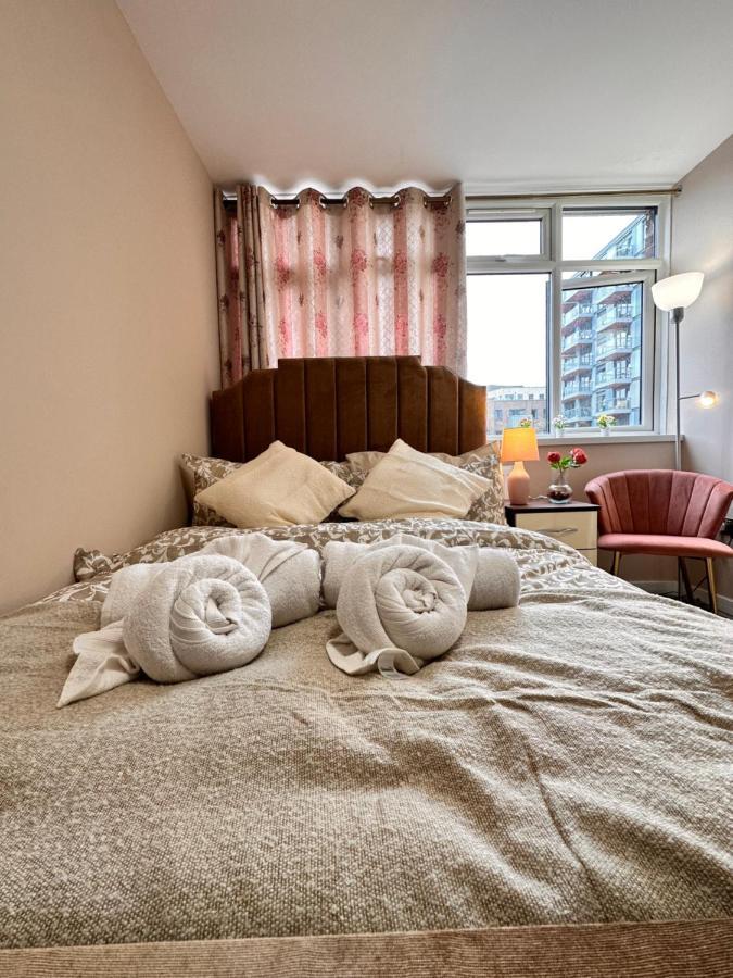Canary Wharf Single Double And En-Suite Rooms London Exterior photo