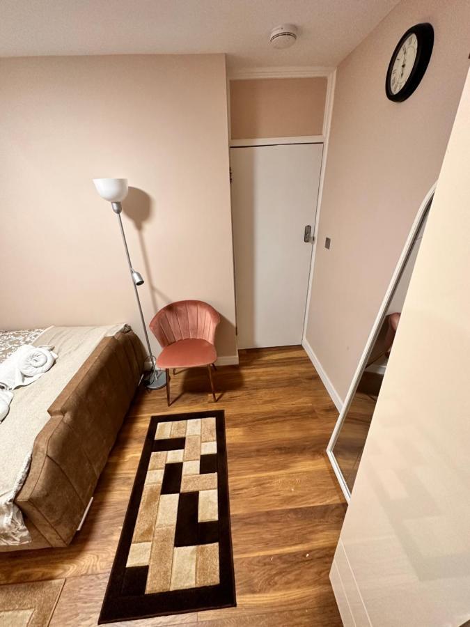 Canary Wharf Single Double And En-Suite Rooms London Exterior photo