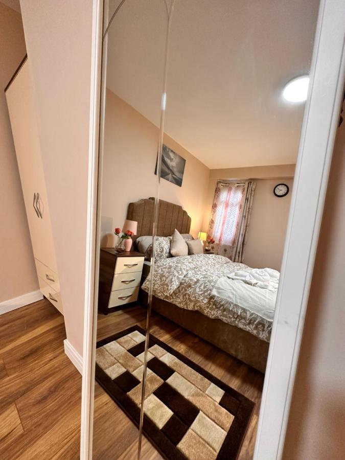 Canary Wharf Single Double And En-Suite Rooms London Exterior photo