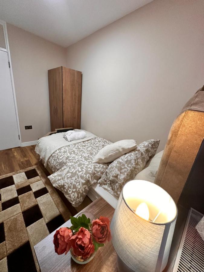 Canary Wharf Single Double And En-Suite Rooms London Exterior photo