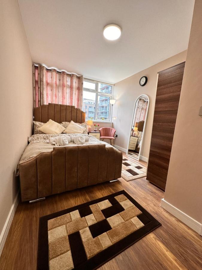 Canary Wharf Single Double And En-Suite Rooms London Exterior photo